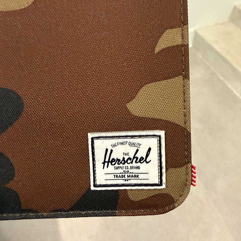 Herschel Camo Tablet Sleeve - Picture 5 of 5